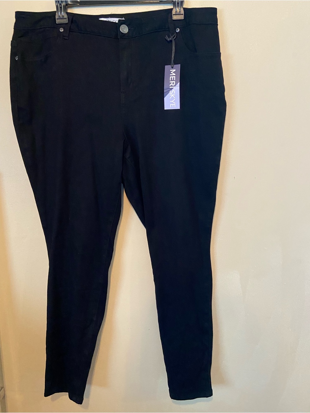 Meri Skye Women's Black Ankle Jeans